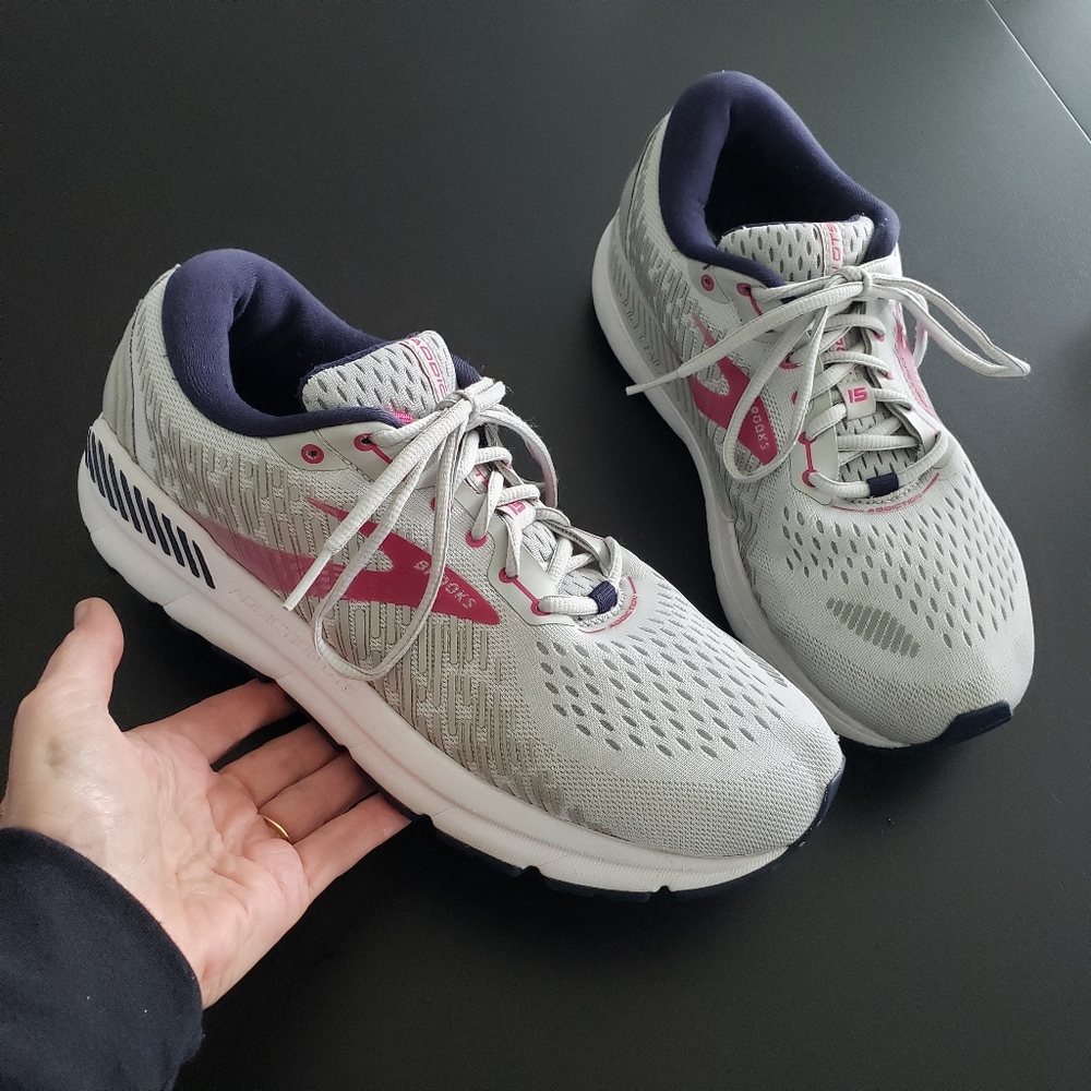 Brooks Addiction GTS 15 Sneakers size 10.5 WIDE in gray / Lilac Rose